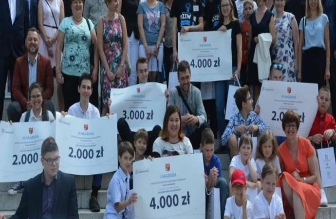 Znamy wyniki konkursu „Szlakiem Mikołaja Kopernika”, organizowanego przez samorząd województwa. Wygrali uczniowie ze Srokowa.